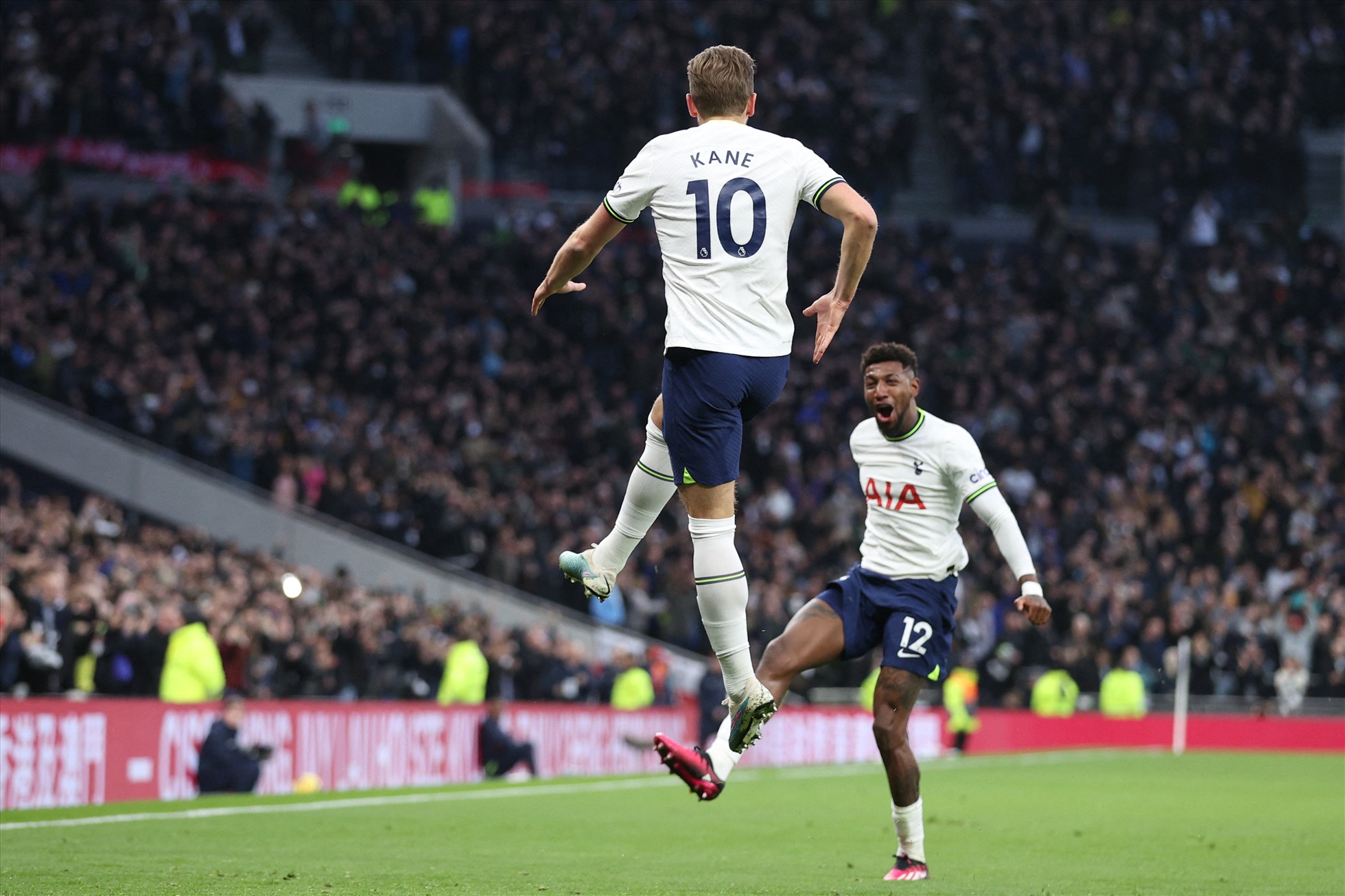 Kane là chân sút đáng tin nhất của Tottenham và tuyển Anh trong nhiều năm qua. Ảnh: Premier League