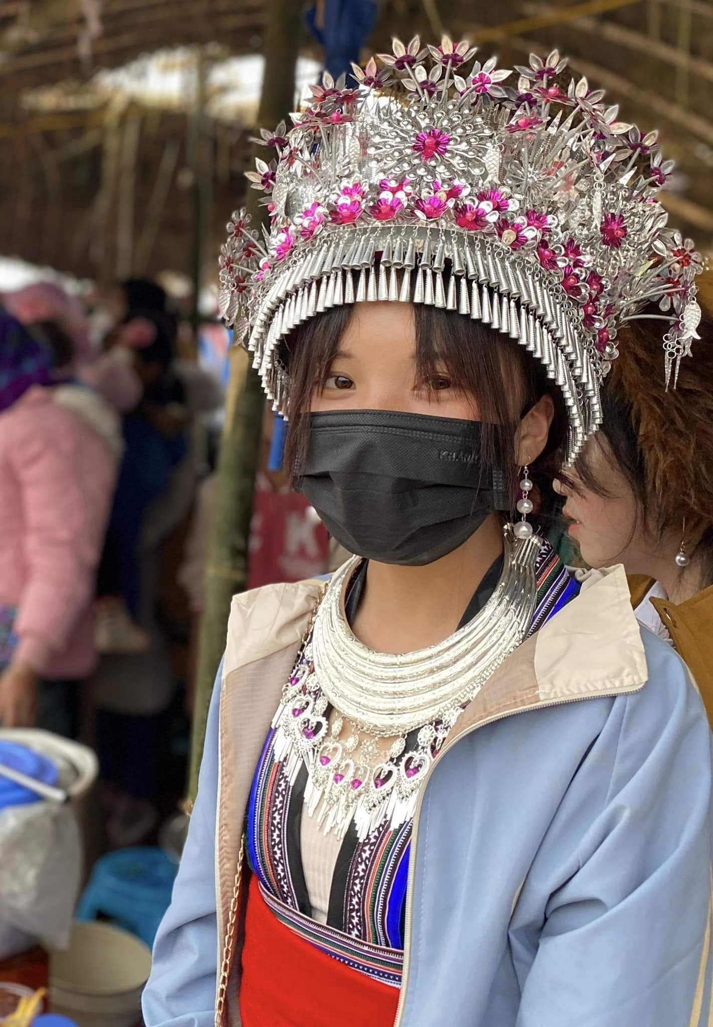Lễ hội còn là dịp để nhân dân các dân tộc Lai Châu cùng giao lưu văn hóa, tăng thêm sự hiểu biết, là sợi dây liên kết giữa cộng đồng các dân tộc. Ảnh: Thuan Nong