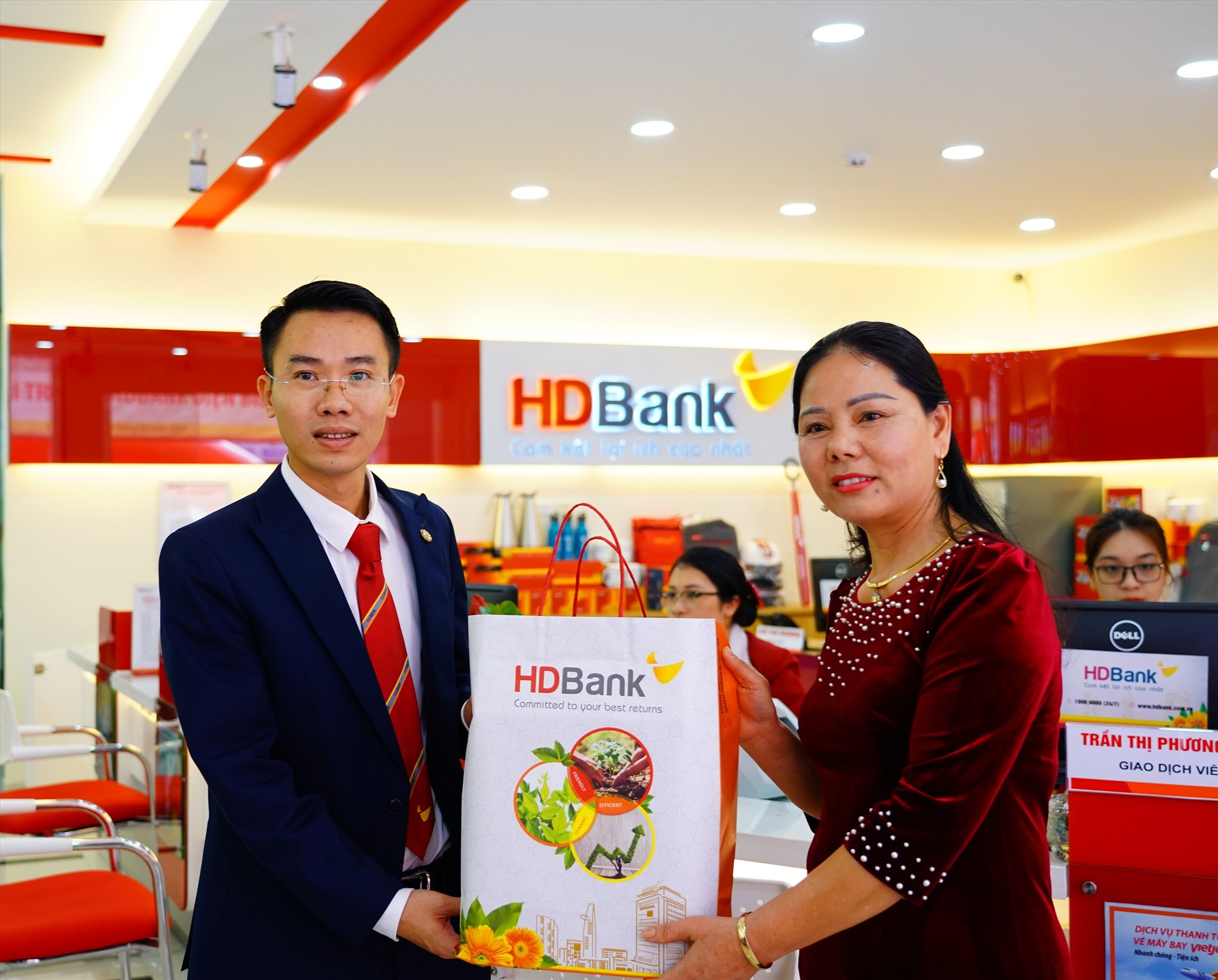 HDBank Điện Biên dành tặng những quà tặng hấp dẫn cho khách hàng đến giao dịch trong ngày khai trương. Nguồn: HDBank