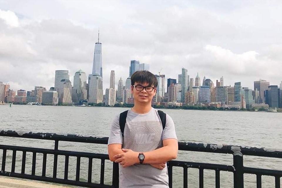 Quang Nhật đang là nghiên cứu sinh tiến sĩ năm cuối ngành Quản trị kinh doanh tại Đại học Thành phố Seattle, song song với vị trí quản lý dự án tại một công ty ở Florida, Mỹ. Ảnh: Nhân vật cung cấp