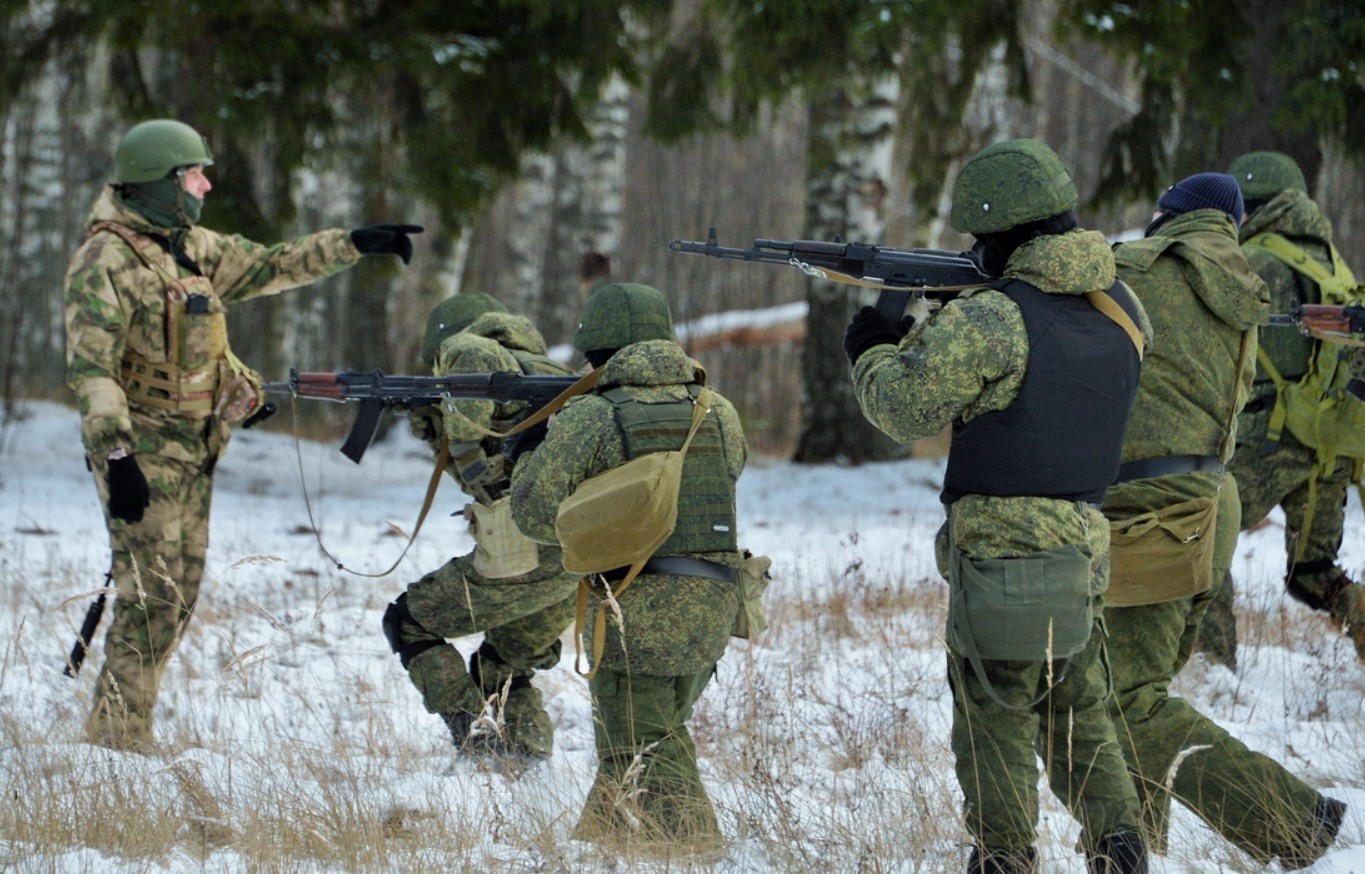 Binh sĩ Nga huấn luyện chiến đấu ở vùng Kostroma. Ảnh: Bộ Quốc phòng Nga
