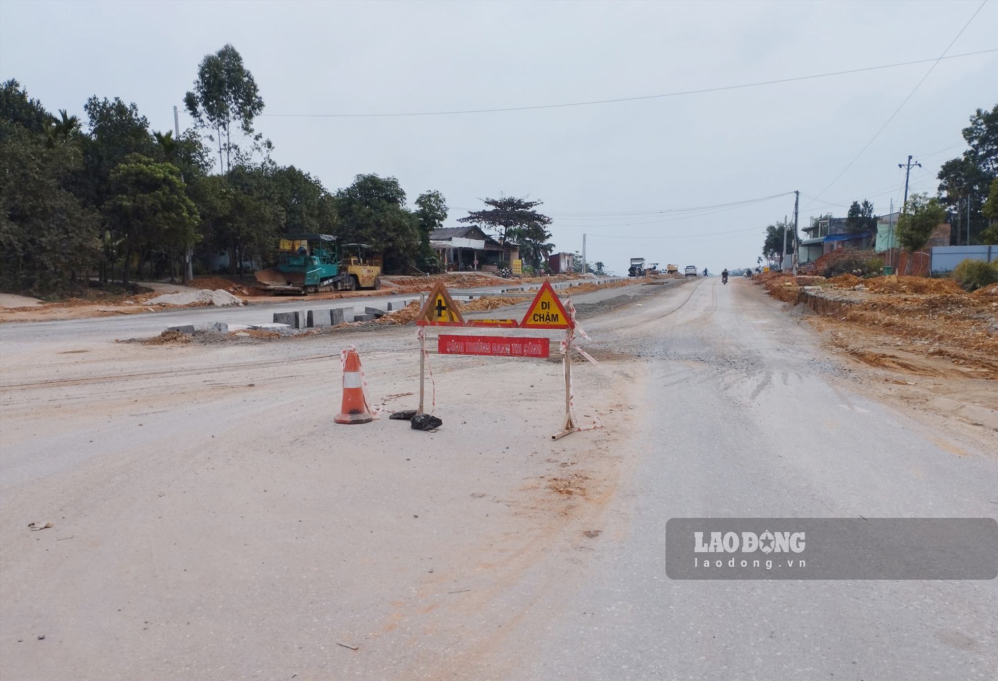 Dự án nâng cấp Quốc lộ 32C đoạn qua tỉnh Yên Bái vẫn chưa thể về đích đúng hẹn do vướng mắc giải phóng mặt bằng.