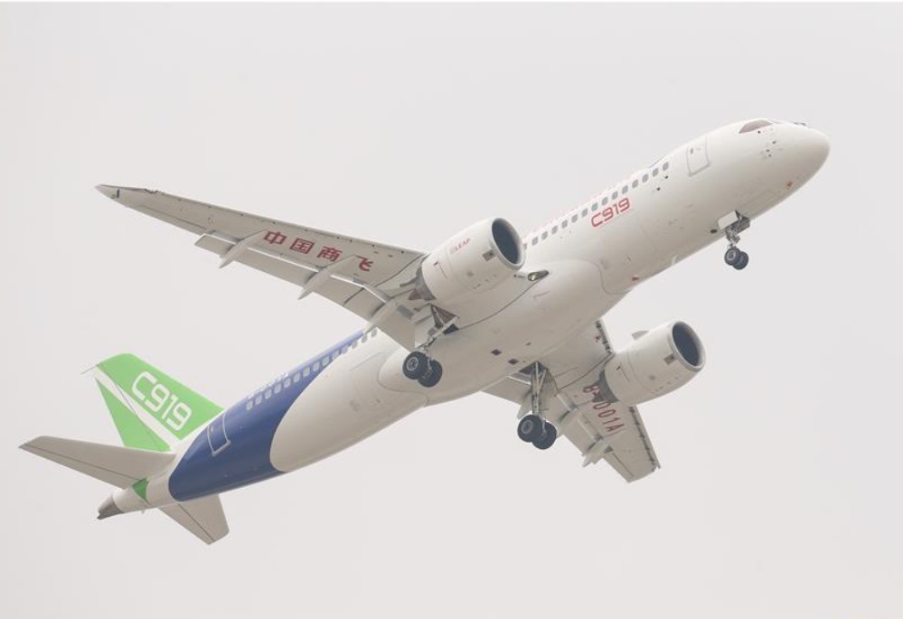 Máy bay chở khách cỡ lớn do Trung Quốc tự sản xuất thực hiện chuyến bay thử nghiệm đầu tiên ở Thượng Hải, ngày 5.5.2017. Ảnh: Xinhua