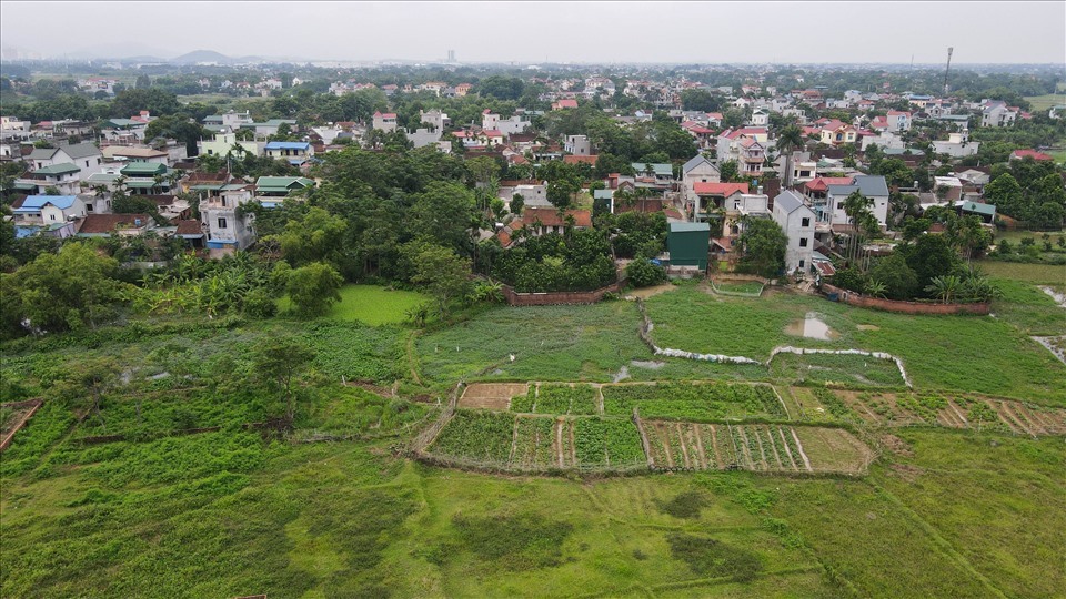Thôn Đồng Táng, xã Đồng Trúc thời điểm tháng 3.2020, thông tin dự án của 1 tập đoàn lớn sắp được xây dựng khiến giá đất Thạch Thất, Hà Nội tăng vọt. Ảnh: Phan Anh