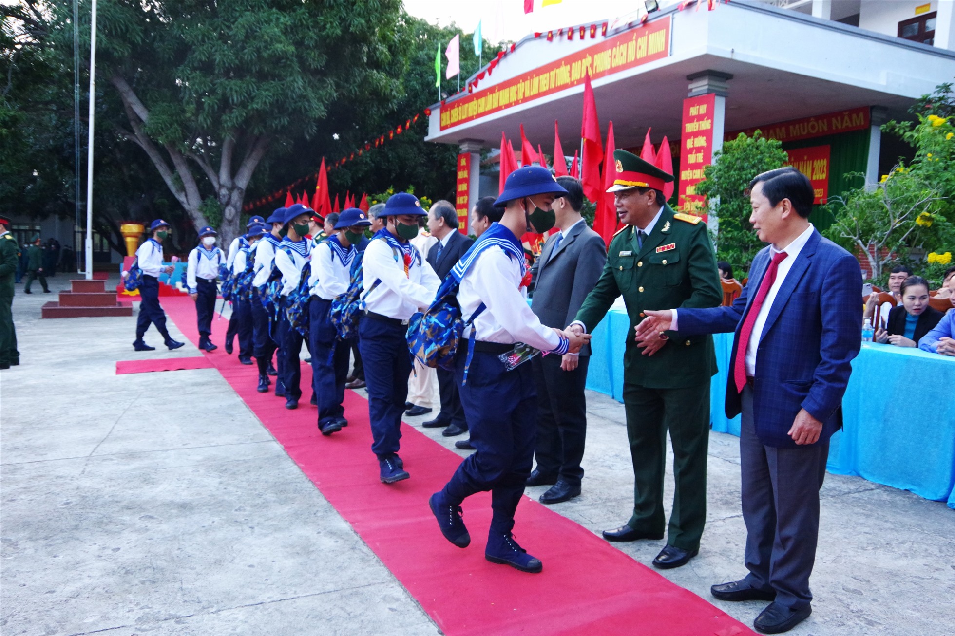 Công tác giao nhận quân được các địa phương ở Khánh Hòa thực hiện trang trọng, nhanh gọn. Ảnh: Phương Linh