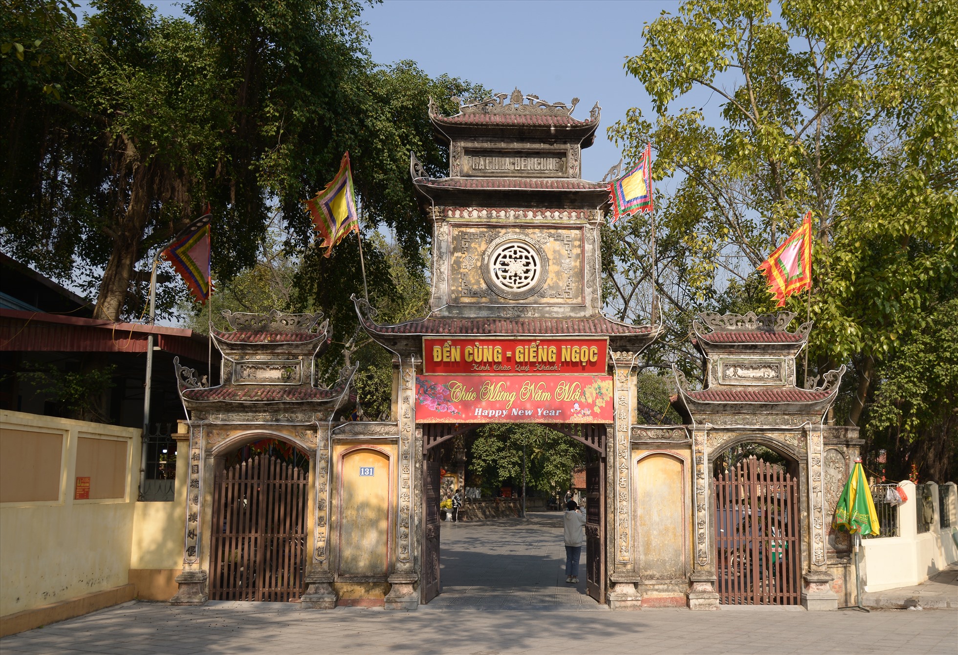 Cổng vào cụm di tích đền Cùng - giếng Ngọc tại Hòa Long, Bắc Ninh.