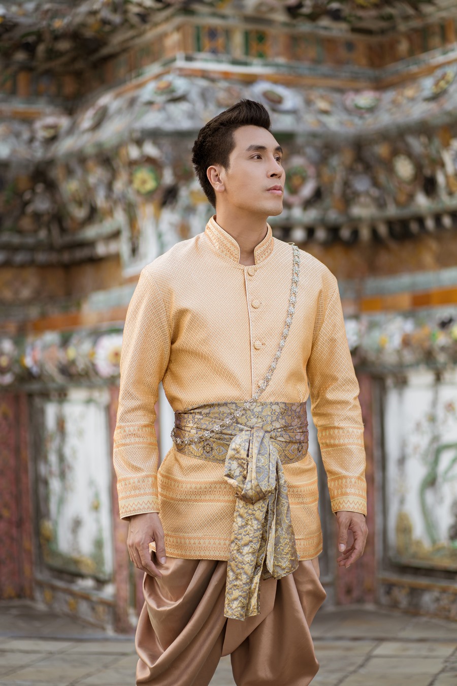 Á vương Hoàng Phi Kha và Miss Earth Water Thailand khám phá chùa Wat Arun