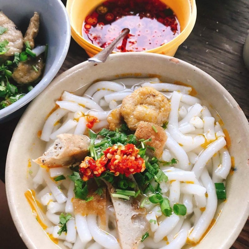 Bánh canh chả cá là món ăn phổ biến của bà con Nam Trung Bộ. Ảnh: Du lịch Ninh Thuận.