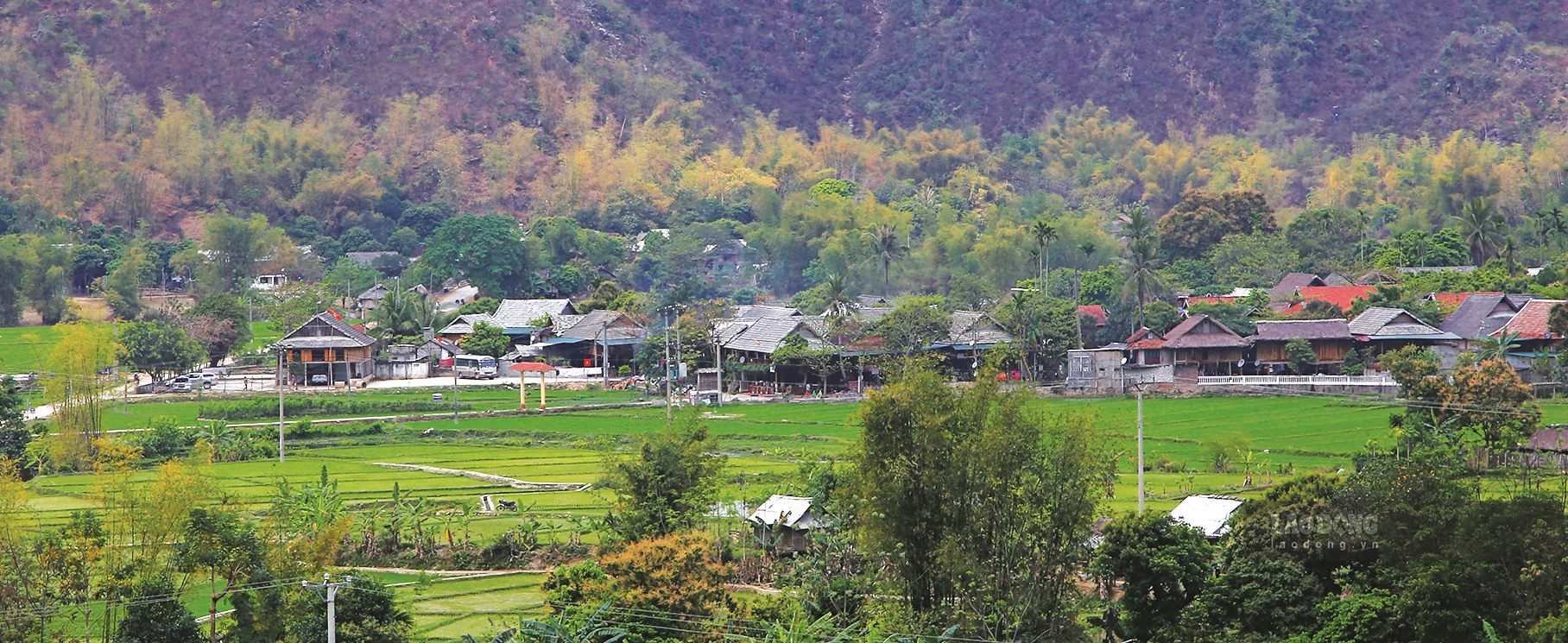 Toàn cảnh khu du lịch bản Lác, huyện Mai Châu.