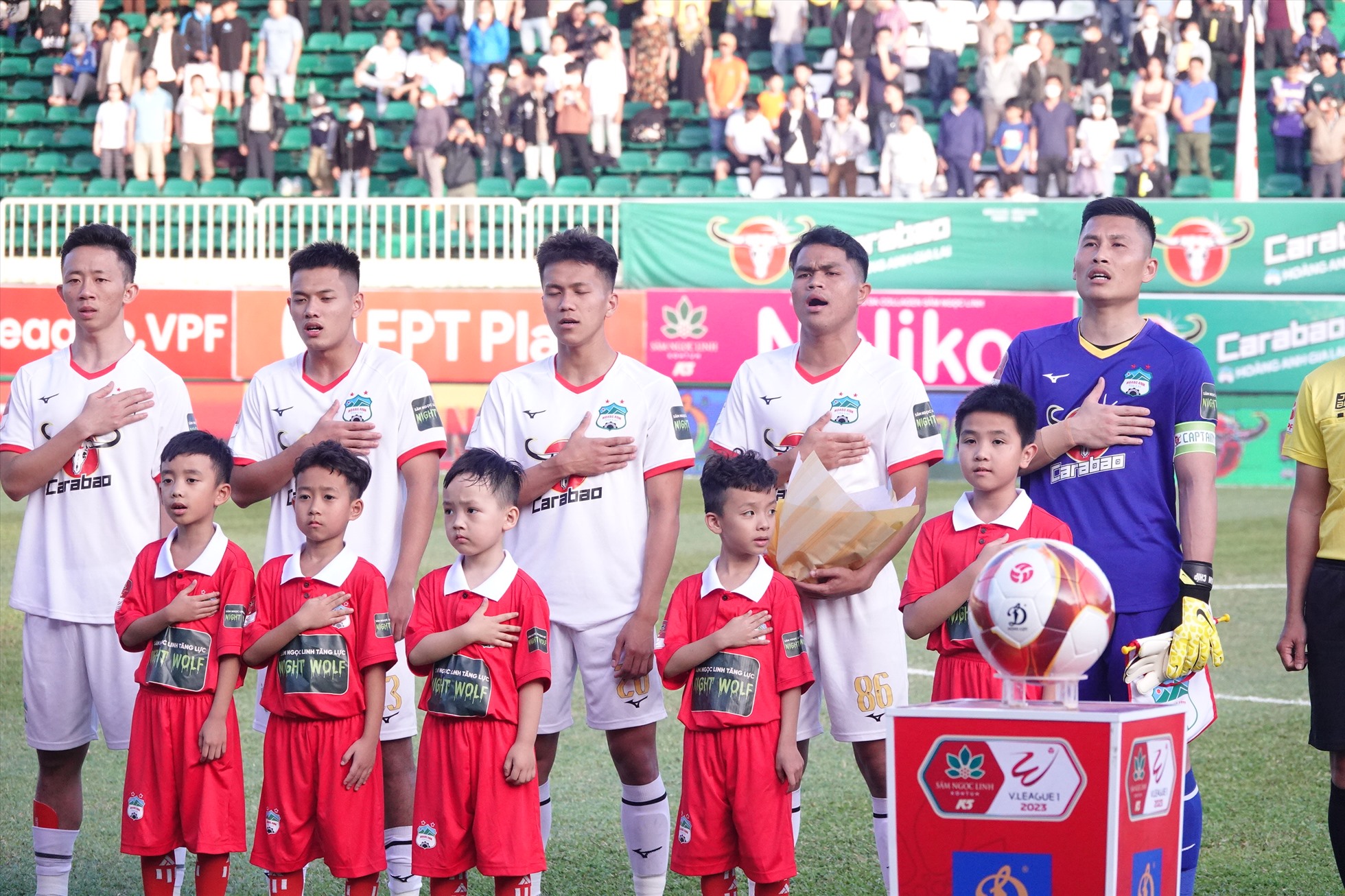 Hoàng Anh Gia Lai là đội bóng hiếm hoi tại Việt Nam có thể kiếm được tiền tài trợ từ các đối tác nước ngoài. Ảnh: Nguyễn Đăng