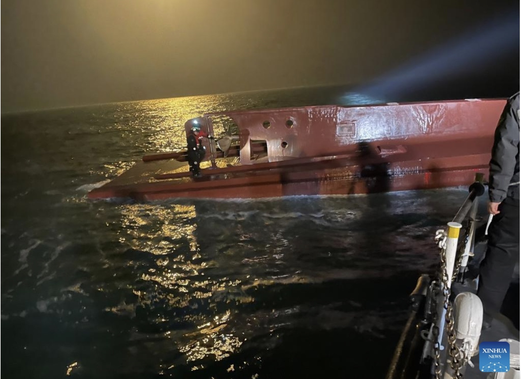 Hiện trường vụ tàu đánh cá đã bị chìm ngoài khơi huyện Sinan, tỉnh Jeonnam, Hàn Quốc. Ảnh: Tân Hoa Xã