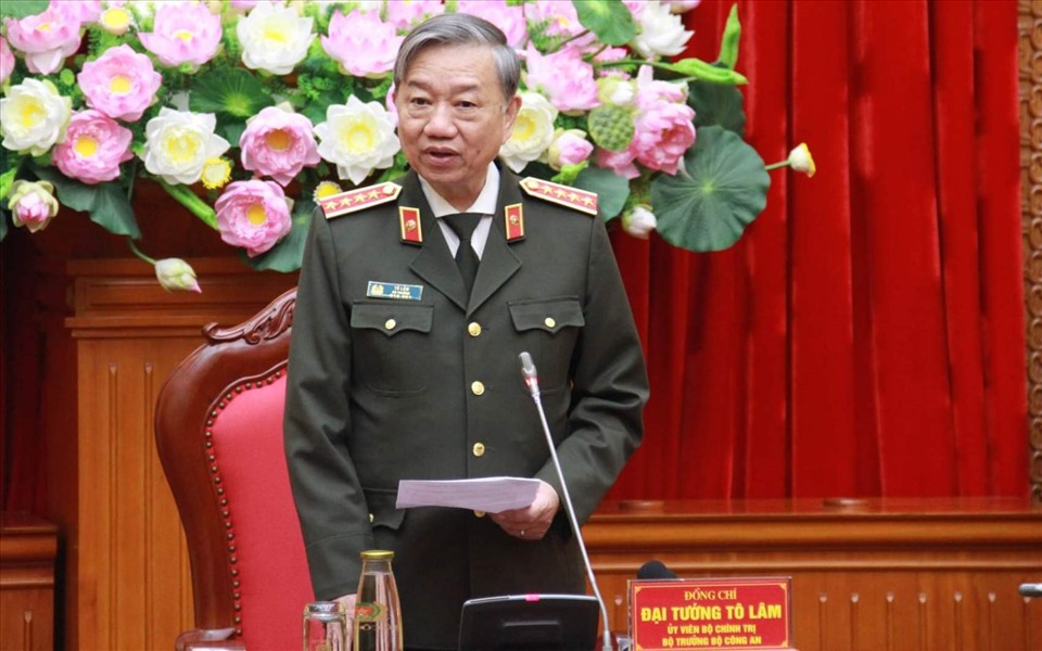 Bộ trưởng Tô Lâm phát biểu tại buổi Lễ xuất quân của Công an Việt Nam sang Thổ Nhĩ Kỳ cứu hộ động đất. Ảnh: Văn Phú
