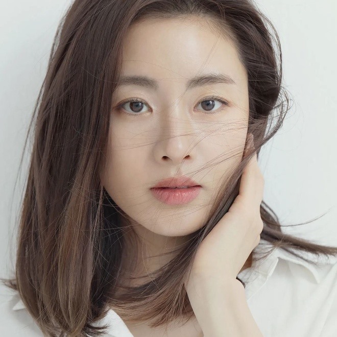 Kang Sora từng có thời gian hẹn hò Hyun Bin. Ảnh: Instagram Kang Sora.