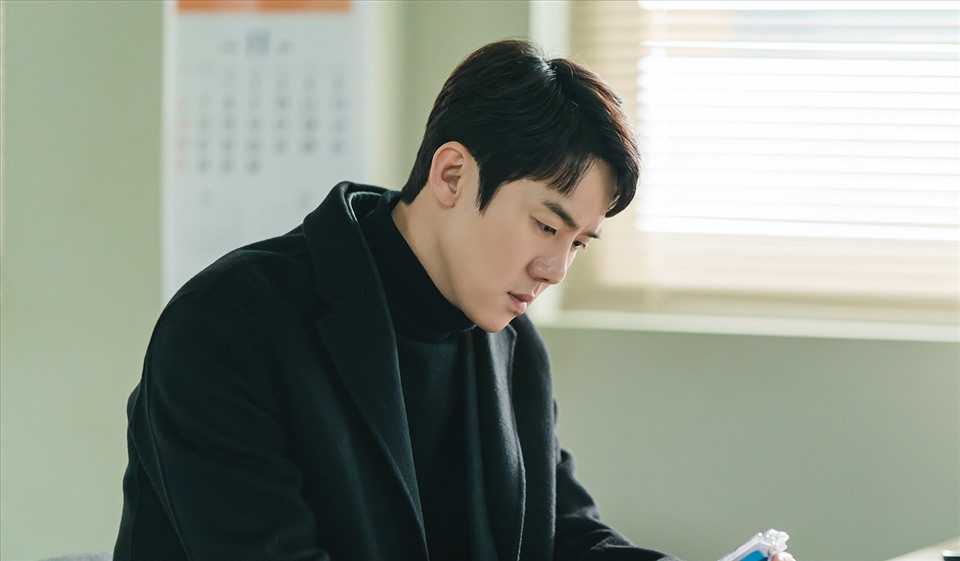 Yoo Yeon Seok diễn hợp vai nhưng không cứu được rating phim. Ảnh: Nhà sản xuất JTBC.