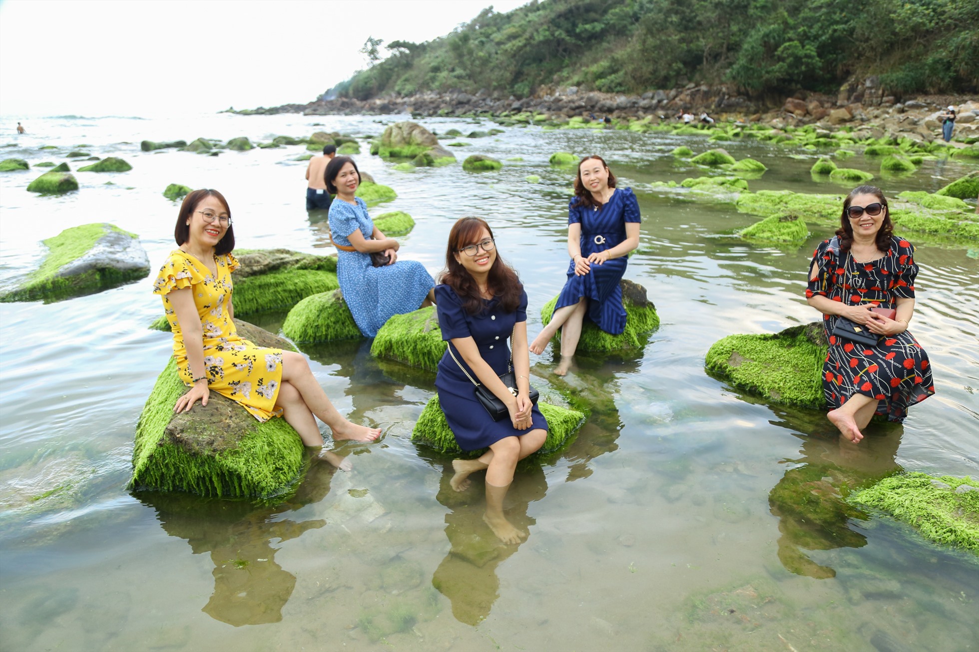 Với vẻ đẹp quyến rũ của tạo hóa, ghềnh đá Nam Ô là điểm tham quan, du xuân lý tưởng cho người dân và du khách trong dịp đầu năm mới.