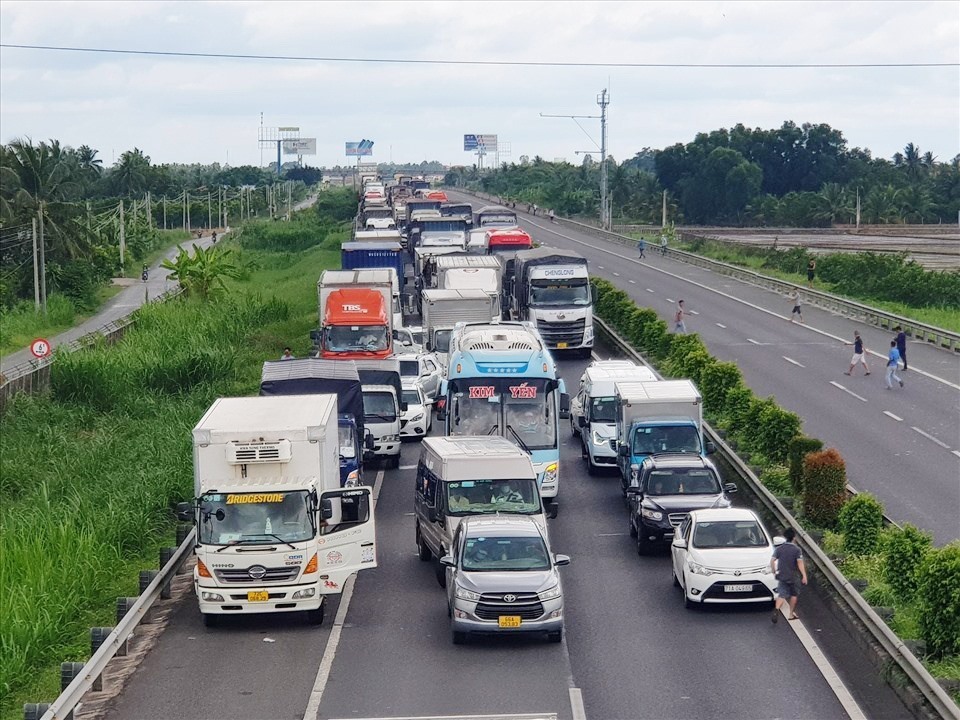 Một vụ kẹt xe kéo dài trên cao tốc TPHCM - Trung Lương. Ảnh: An Long
