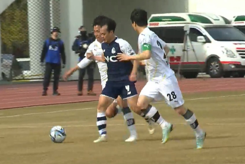 Văn Toàn tiếp tục ra sân ở K.League 2. Ảnh cắt từ video