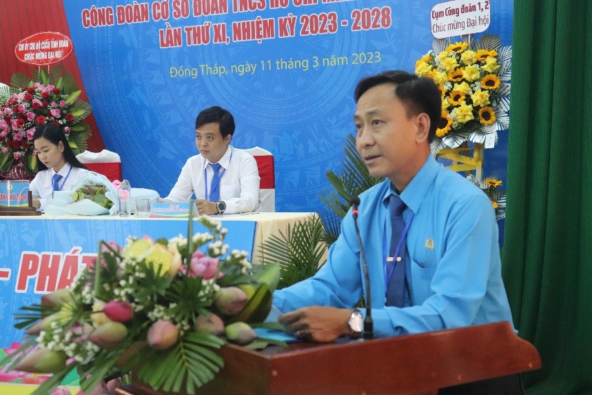 Chủ tịch Công đoàn Viên chức tỉnh Đồng Tháp Phan Văn Lưỡng phát biểu chỉ đạo. Ảnh: Lưu Hùng