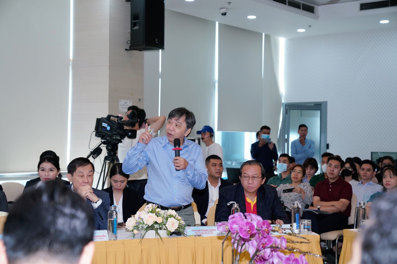 TS. Phạm Trung Lương phát biểu tại hội thảo.
