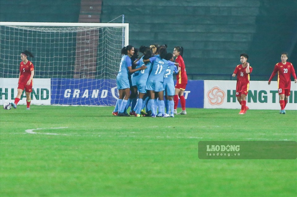 U20 nữ Ấn Độ ghi bàn mở tỉ số ở phút 12. Ảnh: Minh Quân