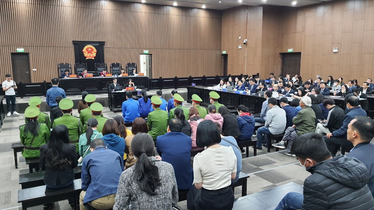 Toàn cảnh phiên toà xét xử siêu lừa Nguyễn Thị Hà Thành và 25 bị cáo khác. Ảnh: Việt Dũng