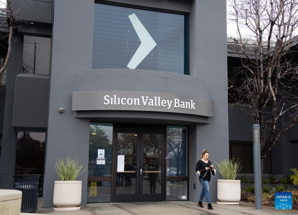 Ngân hàng SVB ở Santa Clara, California, Mỹ, đóng cửa ngày 10.3.2023. Ảnh: Xinhua