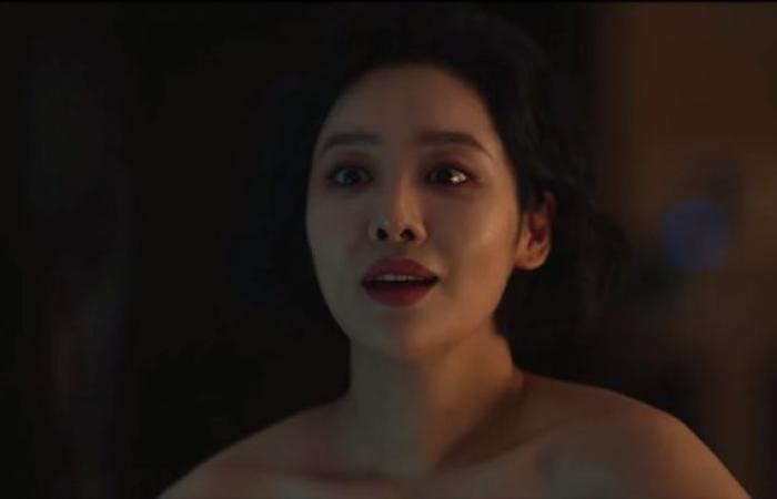 Trong phần 2 “The Glory“, Hye Jeong có nhiều phân đoạn nhạy cảm. Ảnh: Chụp màn hình