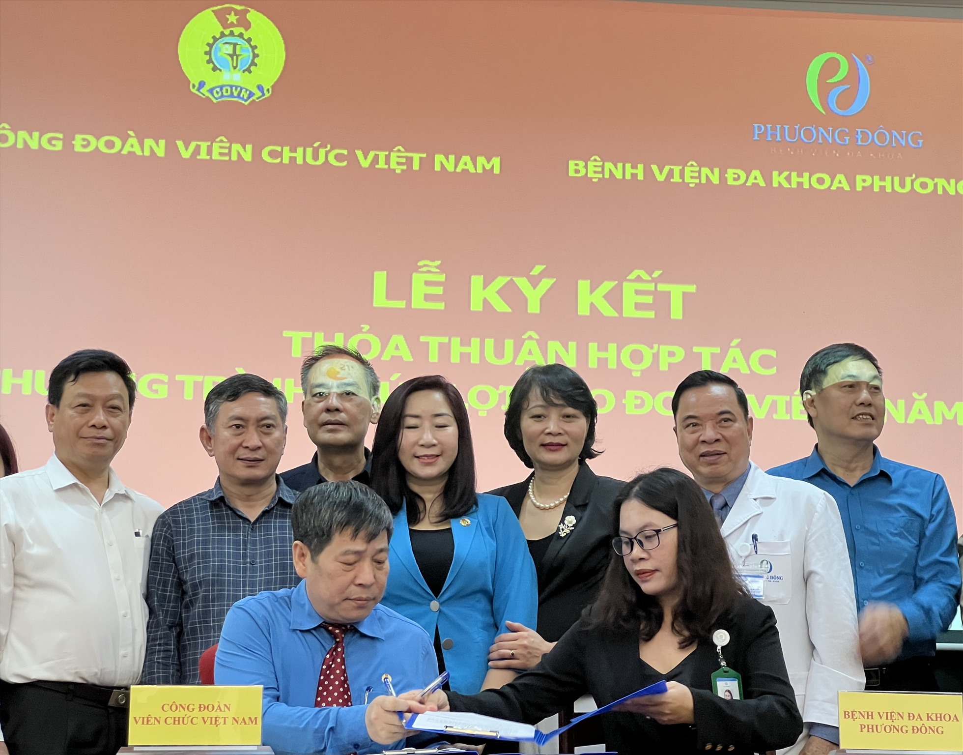 Công đoàn Viên chức Việt Nam ký chương trình phối hợp với Bệnh viện Đa khoa Phương Đông. Ảnh: Phương Minh.