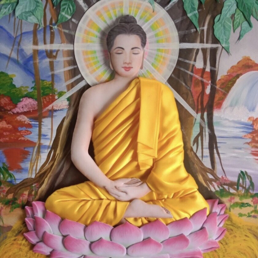 Nhiều tác phẩm về đức Phật của anh Trí. Ảnh: Tạ Quang
