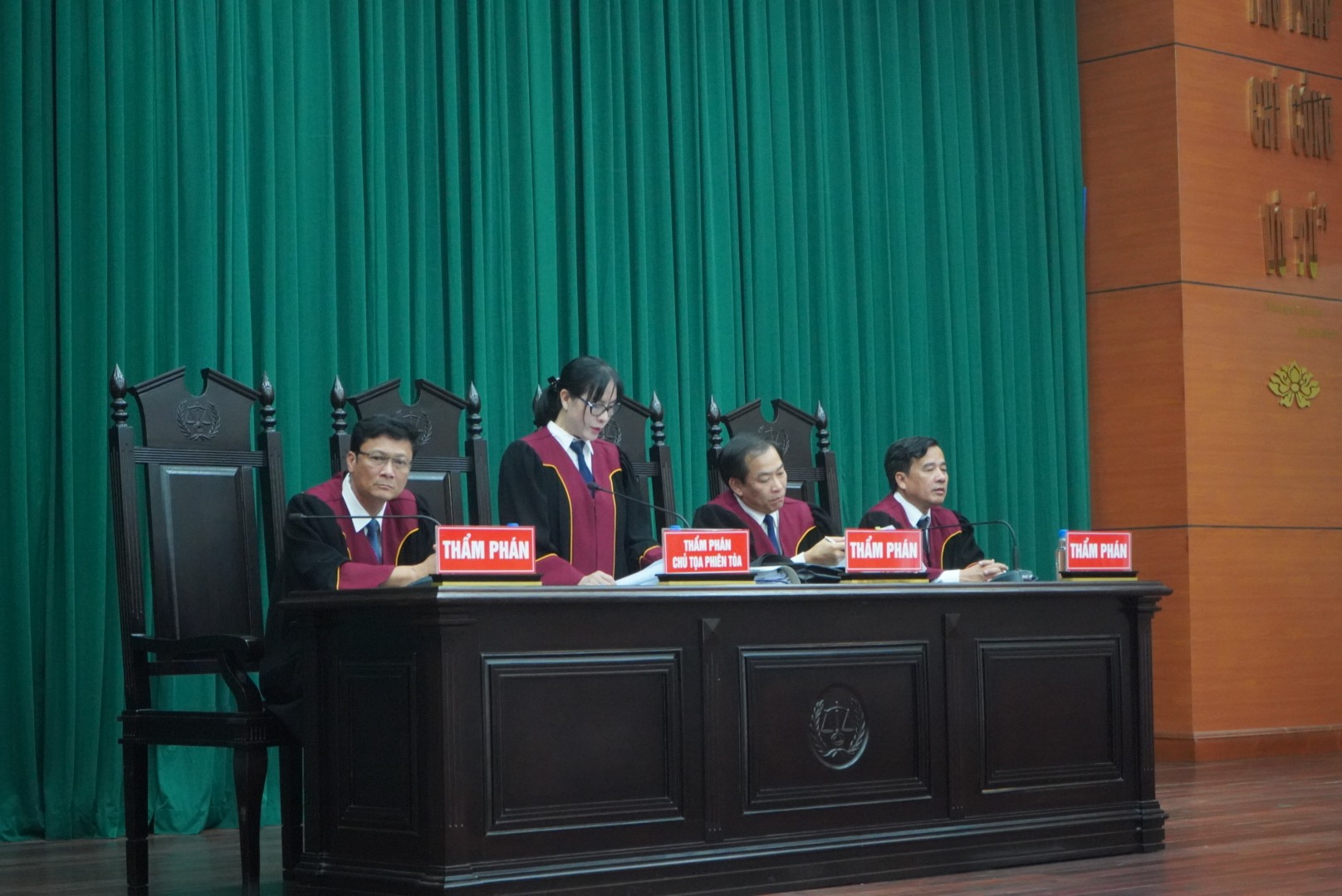 Hồi tháng 12.2022, TAND tỉnh Đồng Nai xét xử sơ thẩm, tuyên phạt bị cáo Phan Thanh Hữu 16 năm tù; Viễn 17 năm tù cùng về tội buôn lậu. Các bị cáo còn lại bị phạt tiền, phạt bằng thời gian tạm giam, từ 3 năm tù nhưng cho hưởng án treo đến 15 năm tù.