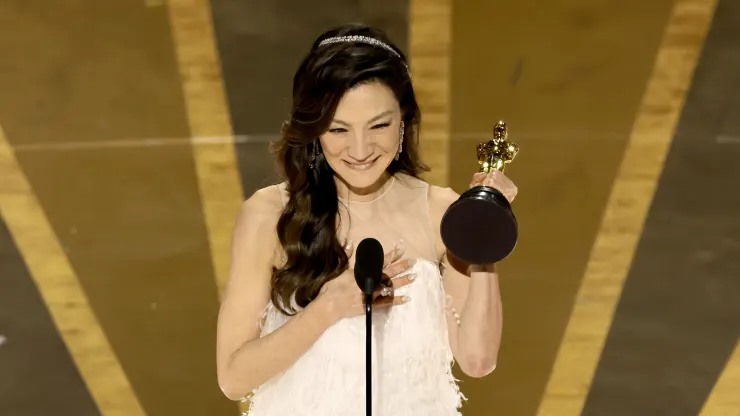 Dương Tử Quỳnh làm nên lịch sử cho điện ảnh Châu Á tại Oscar. Ảnh: CNBC