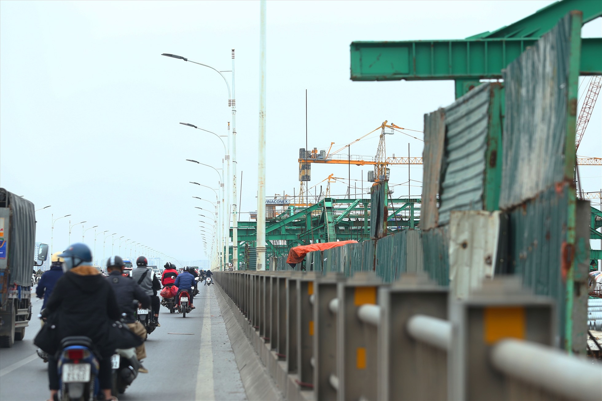 Dự án đầu tư xây dựng cầu Vĩnh Tuy giai đoạn 2 có tổng mức đầu tư hơn 2.500 tỉ đồng. Ảnh: Vĩnh Hoàng