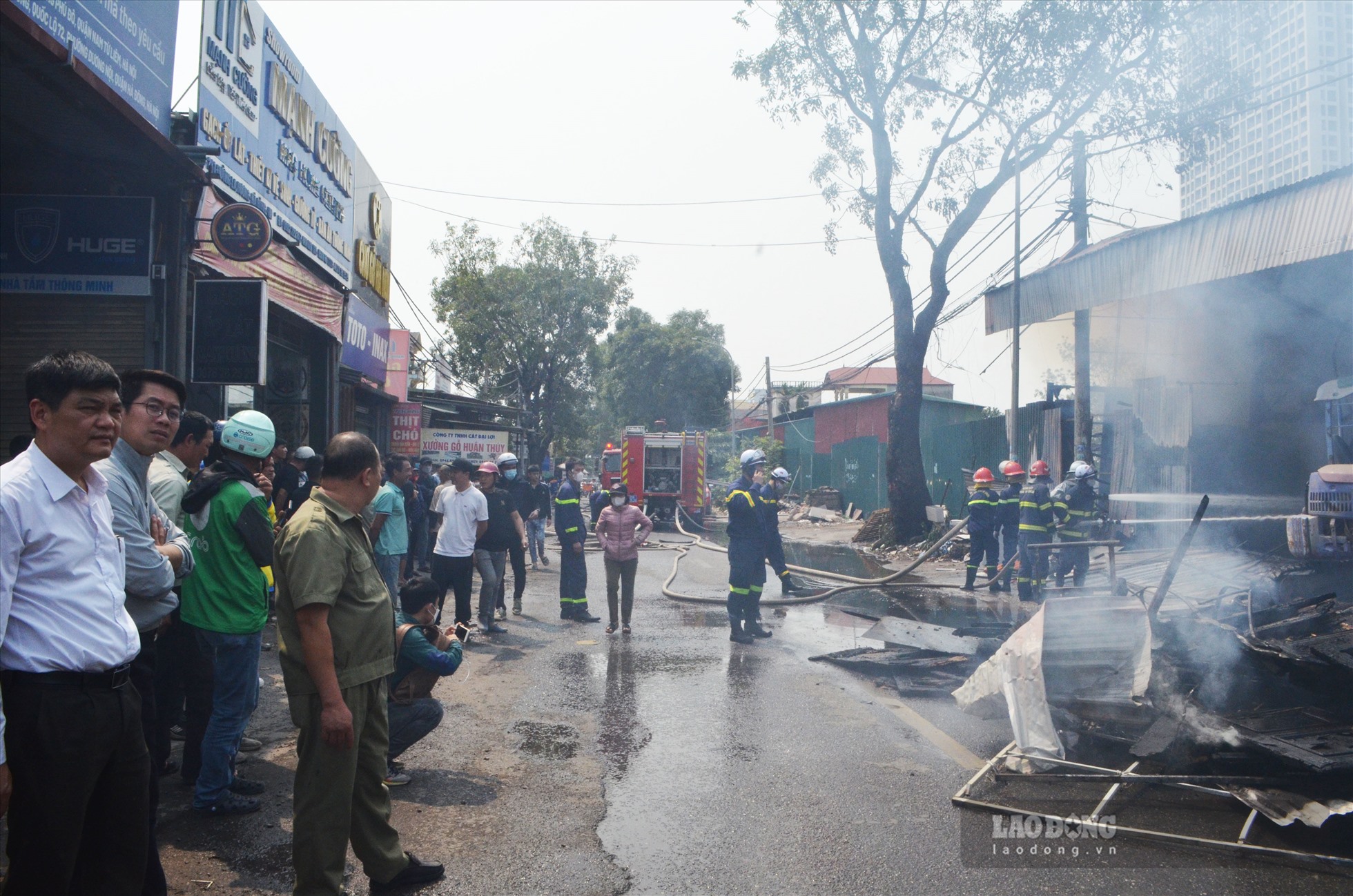 Sau khi nhận được thông tin, lực lượng Cảnh sát Phòng cháy chữa cháy và Cứu nạn cứu hộ quận Nam Từ Liêm và TP Hà Nội đã được huy động tiếp cận hiện trường.
