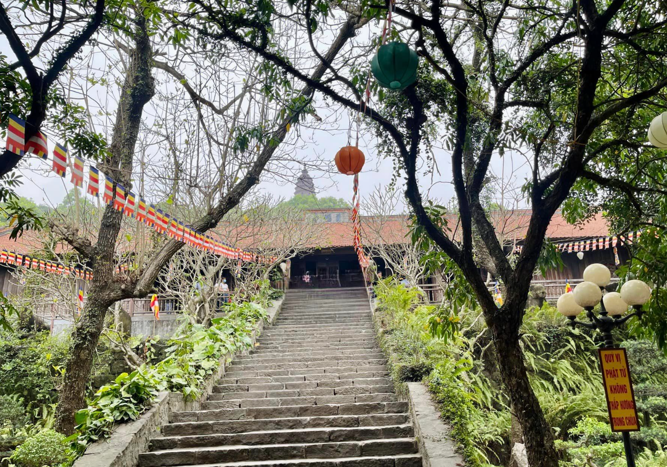 Toàn cảnh không gian chùa Phật Tích.