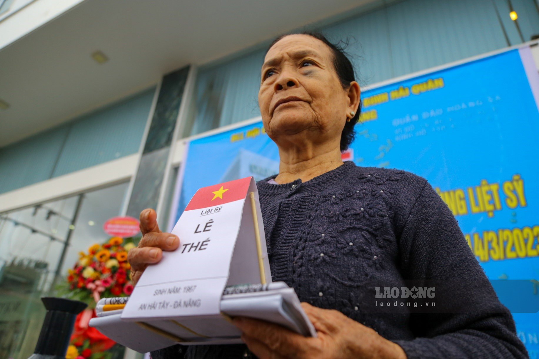 Còn đối với bà Trần Thị Huệ, mẹ liệt sĩ Lê Thế, tuy đau lòng nhưng vẫn luôn tự hào khi con mình hi sinh vì sự nghiệp bảo vệ biển đảo quê hương.