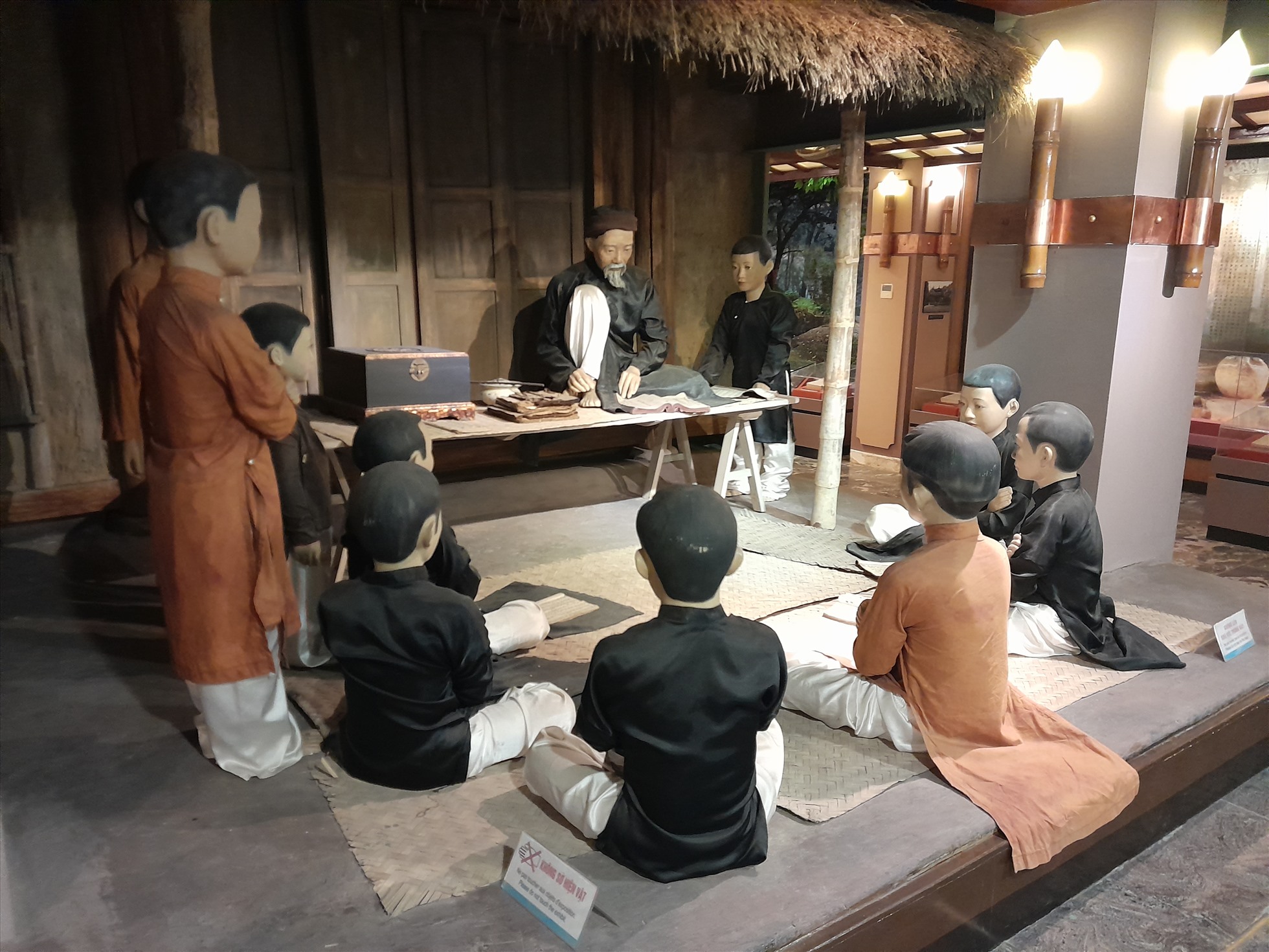 Khu trưng bày chuyên đề tái hiện lịch sử hình thành - phát triển - suy tàn của chế độ khoa cử một thời.