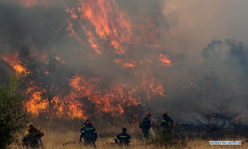 Cháy rừng là một trong những nguyên nhân gây ô nhiễm không khí. Ảnh: Xinhua