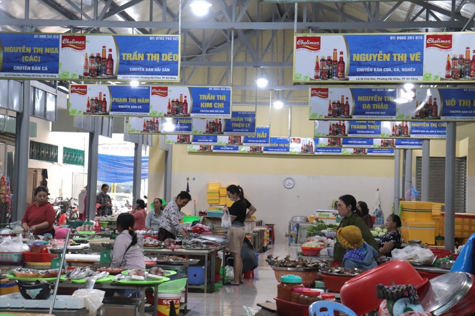 Nhà hàng cá được xây mới.