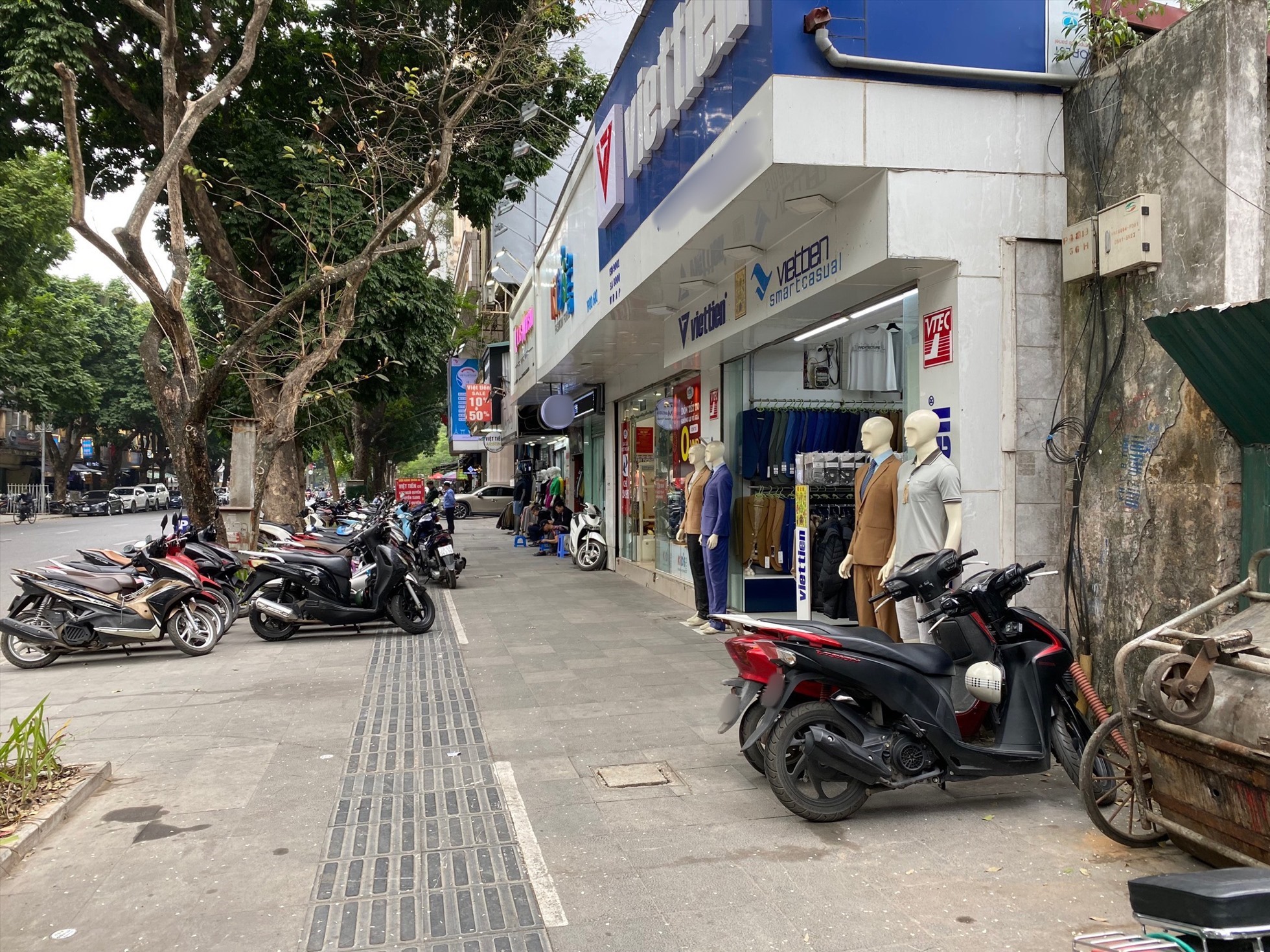 Một phần mặt phố Ngô Quyền hiện đang cho thuê kinh doanh. Ảnh: Nguyễn Thúy