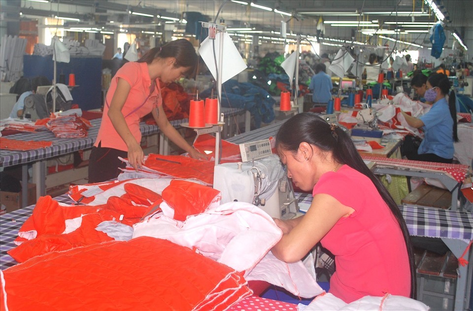 Người lao động tỉnh Nam Định tham gia sản xuất. Ảnh: Công đoàn Nam Định