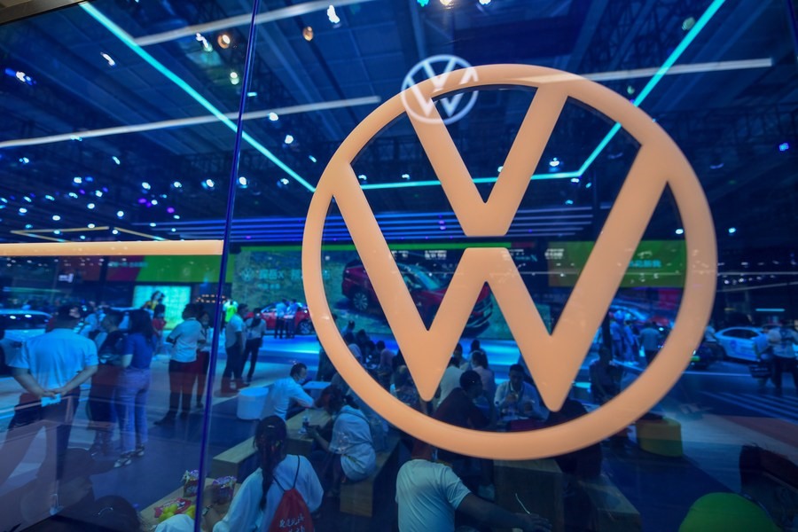 Hãng xe Đức Volkswagen đang đẩy mạnh quá trình điện khí quá. Ảnh: Xinhua