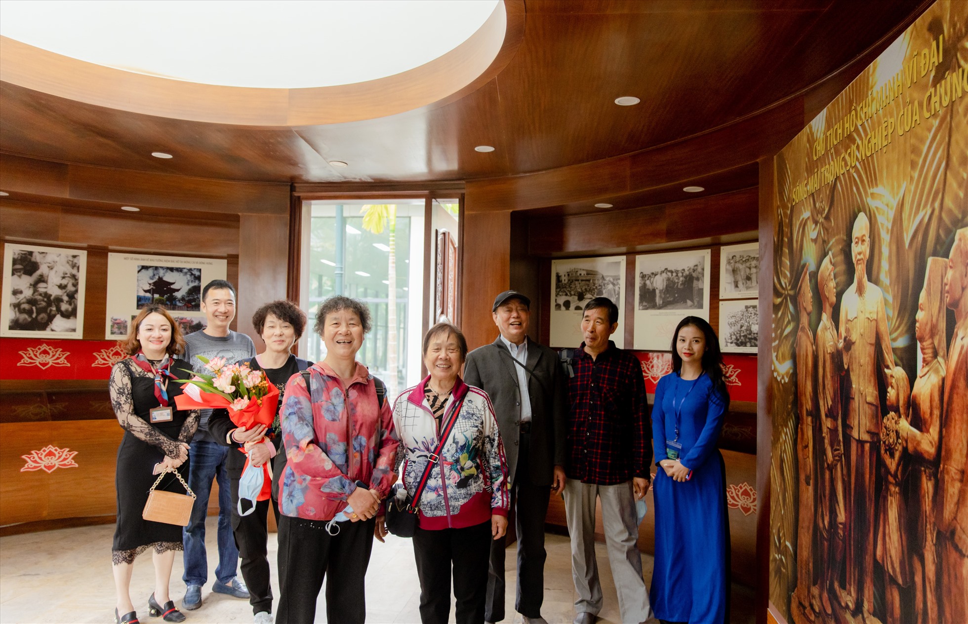 Nhà lưu niệm Bác Hồ, Cột mốc 1369 (2) là những điểm đến đầu tiên khi khách du lịch đặt chân đến Việt Nam. Ảnh: Phòng Văn hóa thông tin TP Móng Cái