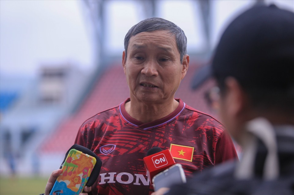 Huấn luyện viên Mai Đức Chung khẳng định tầm quan trọng của Huỳnh Như ở đội tuyển nữ Việt Nam. Ảnh: Xuân Trang