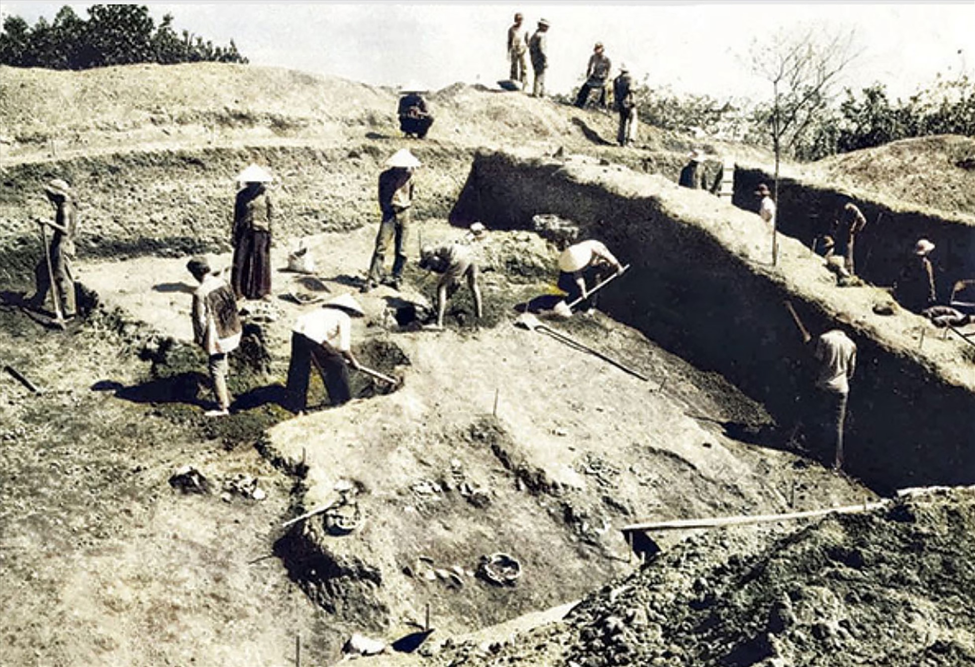 Cảnh khai quật di tích Bình Đa năm 1979. Ảnh: Bảo tàng Đồng Nai