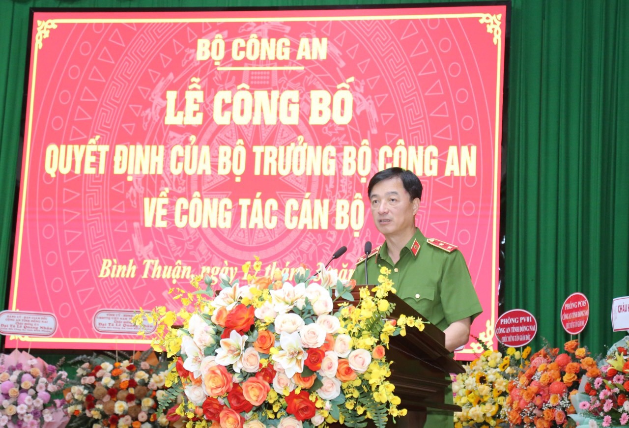 Thứ trưởng Nguyễn Duy Ngọc phát biểu chúc mừng và giao nhiệm. Ảnh: Bích Thuận