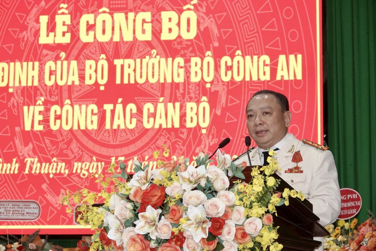 Đại tá Lê Quang Nhân, tân Giám đốc Công an tỉnh Bình Thuận phát biểu tại buổi lễ. Ảnh: Bích Thuận