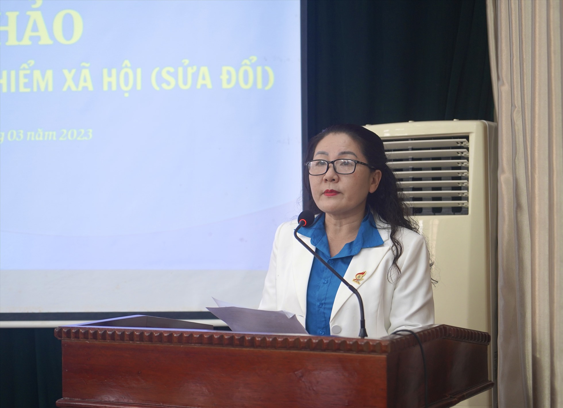 Bà Nguyễn Thị Thu Nhi - Phó Chủ tịch Liên đoàn lao động tỉnh phát biểu kết luận buổi hội thảo. Ảnh: Quỳnh Trang