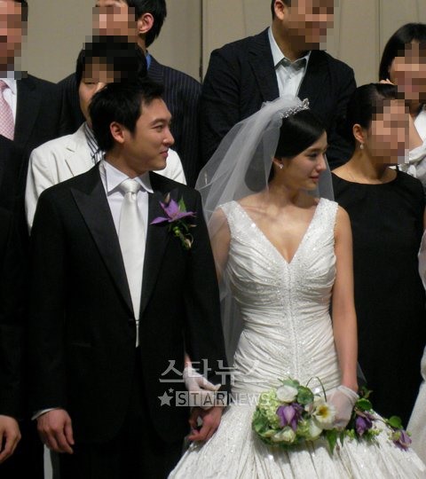 Han Chaeyoung trong hôn lễ. Ảnh: StarNew
