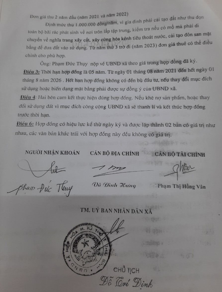 Hợp đồng giao khoán ký kết giữa UBND xã Hiệp Hòa và ông Thụy. Ảnh chụp tài liệu.