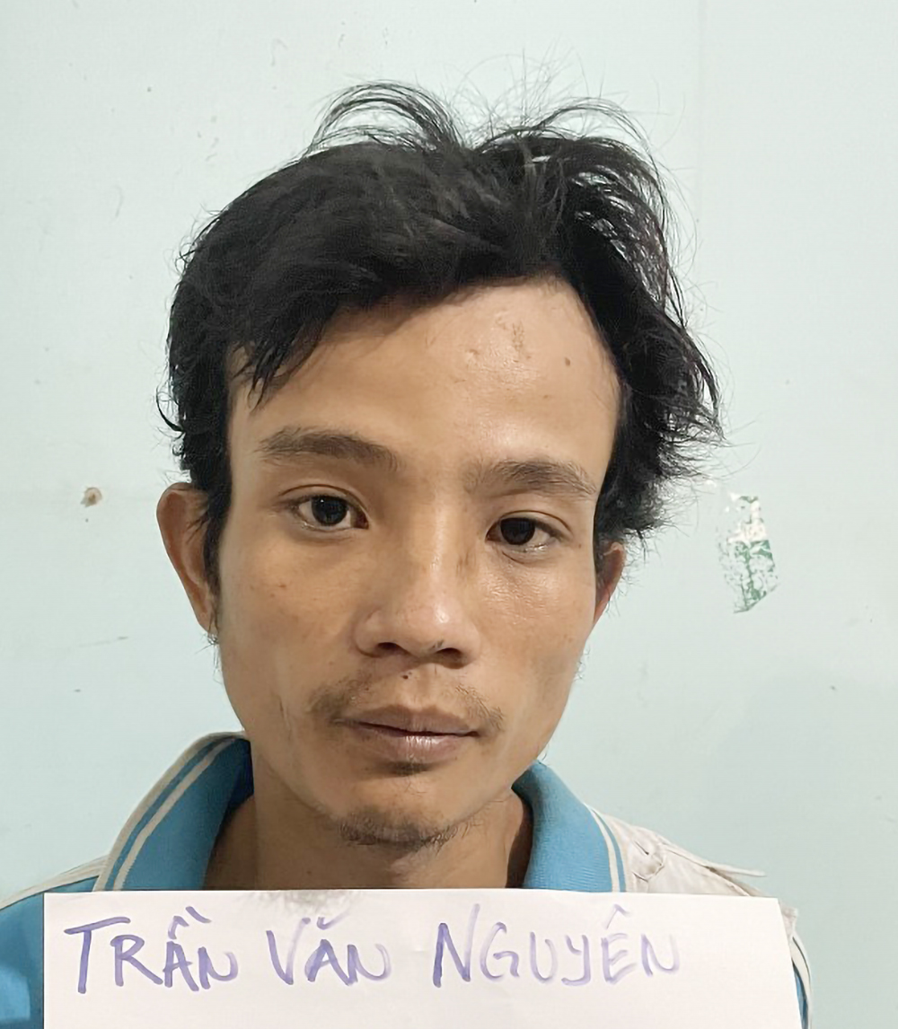 Trần Văn Nguyên tại thời điểm bị bắt giữ sau khi thực hiện hành vi cướp giật điện thoại. Ảnh: Vũ Tiến